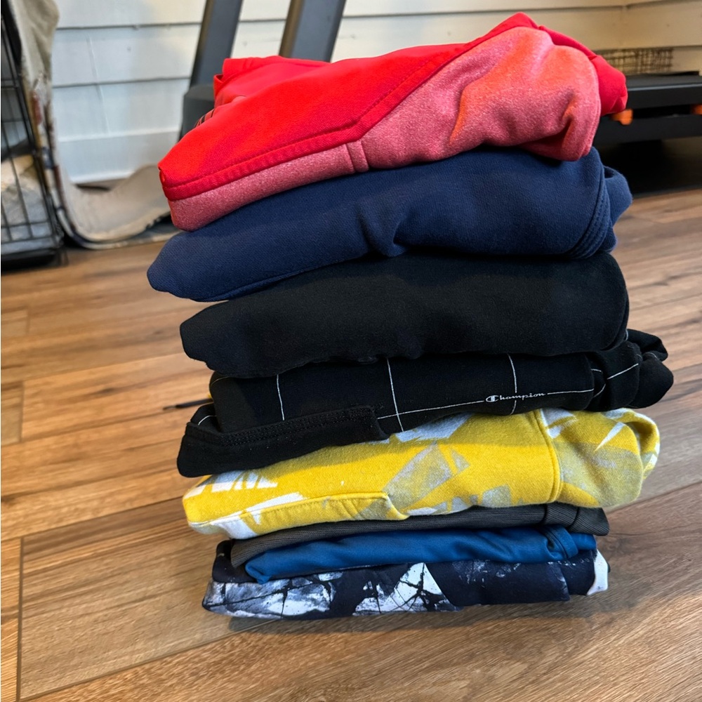Lot of 8 Men’s hoodies/pullovers. Men’s size small